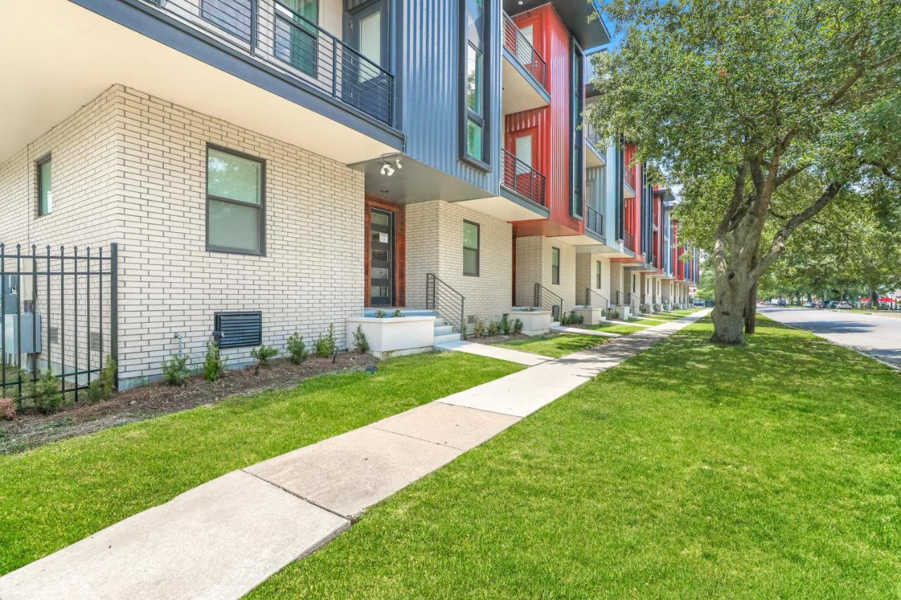 Beautiful Townhouse In A Gated Community New Orleans