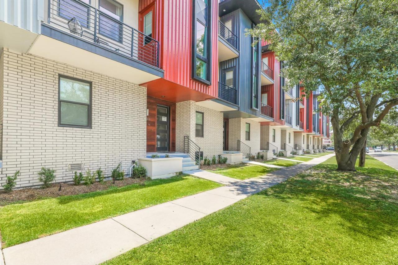 Beautiful Townhouse In A Gated Community *