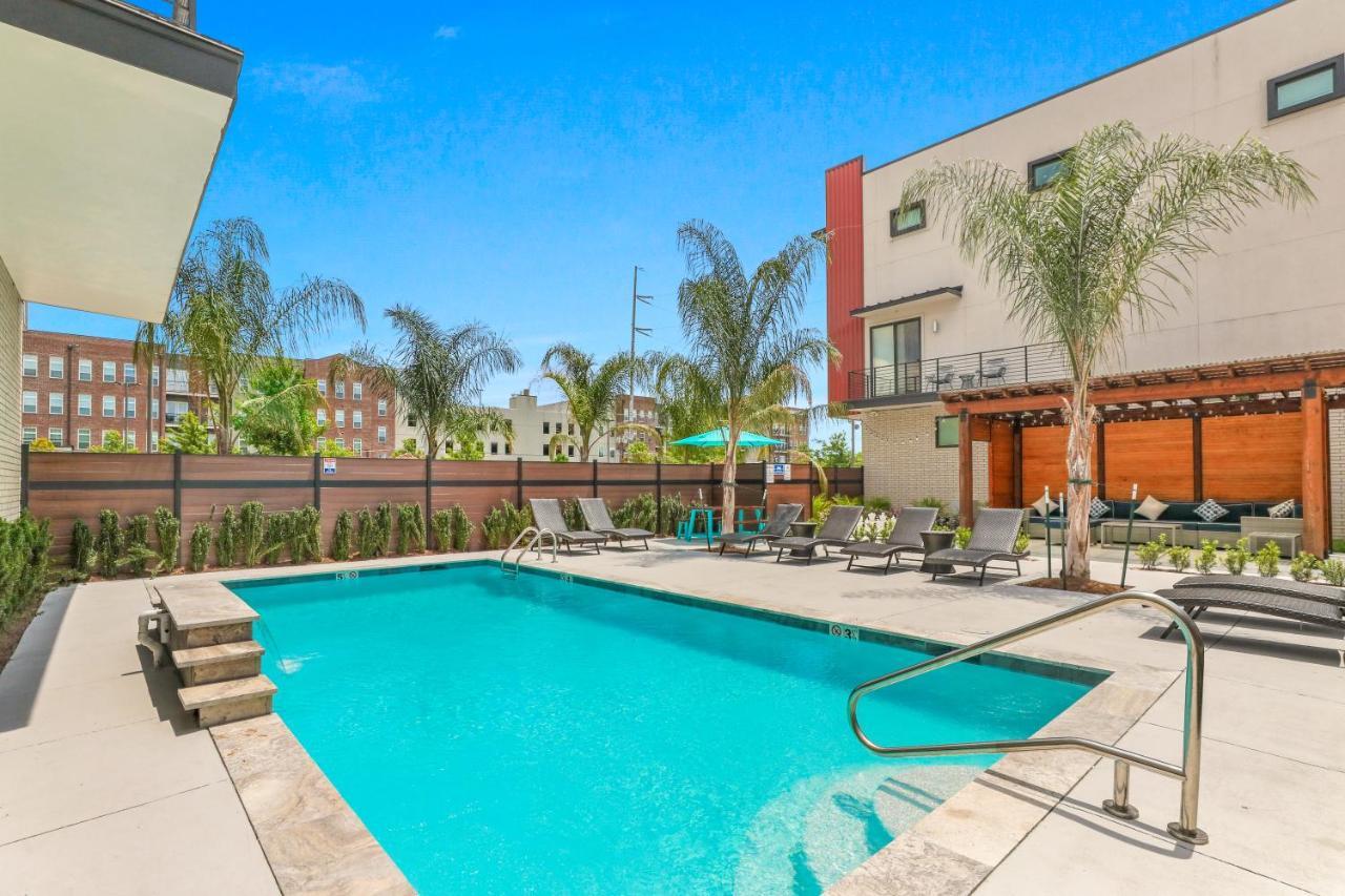 Beautiful Townhouse In A Gated Community New Orleans