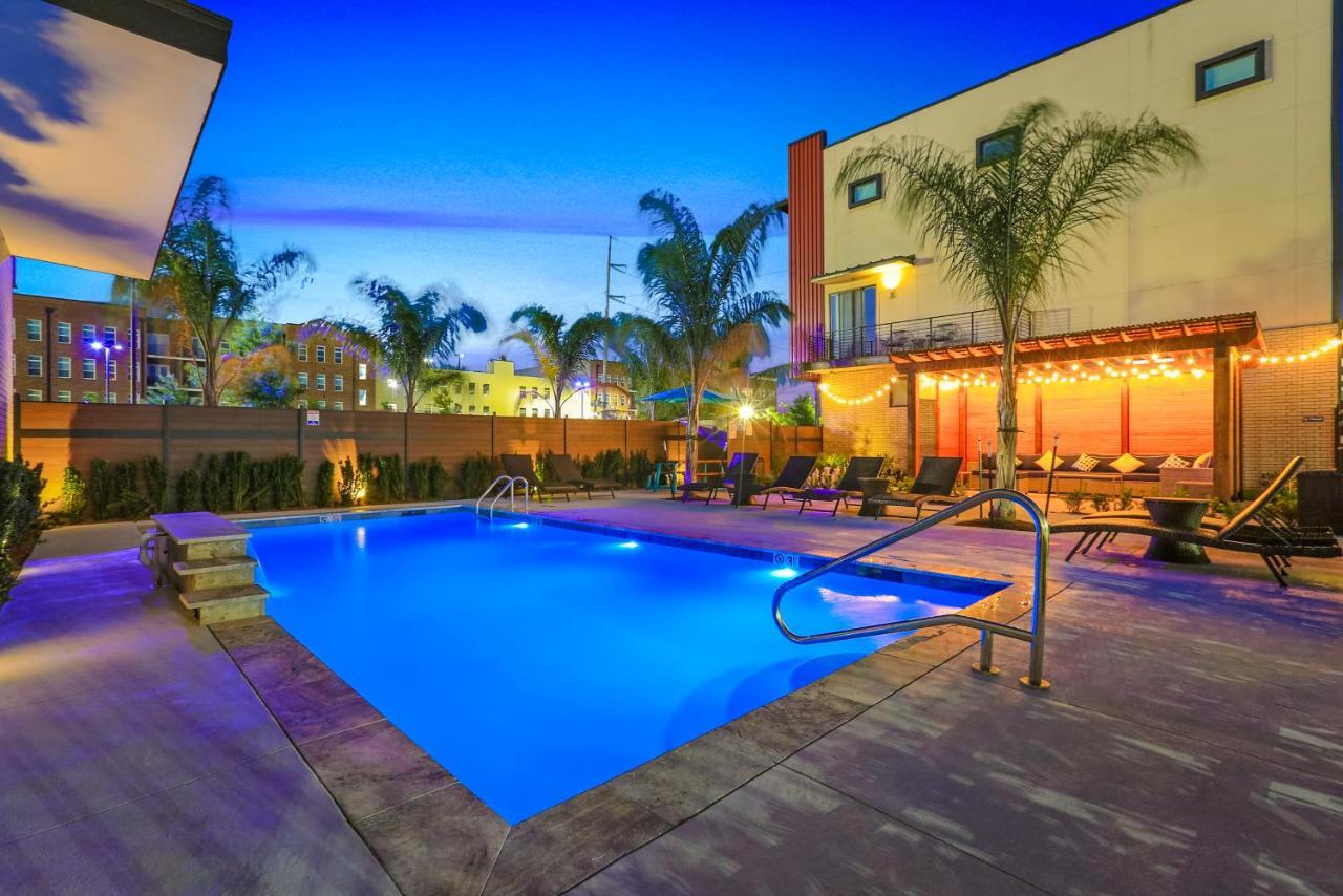 Beautiful Townhouse In A Gated Community *