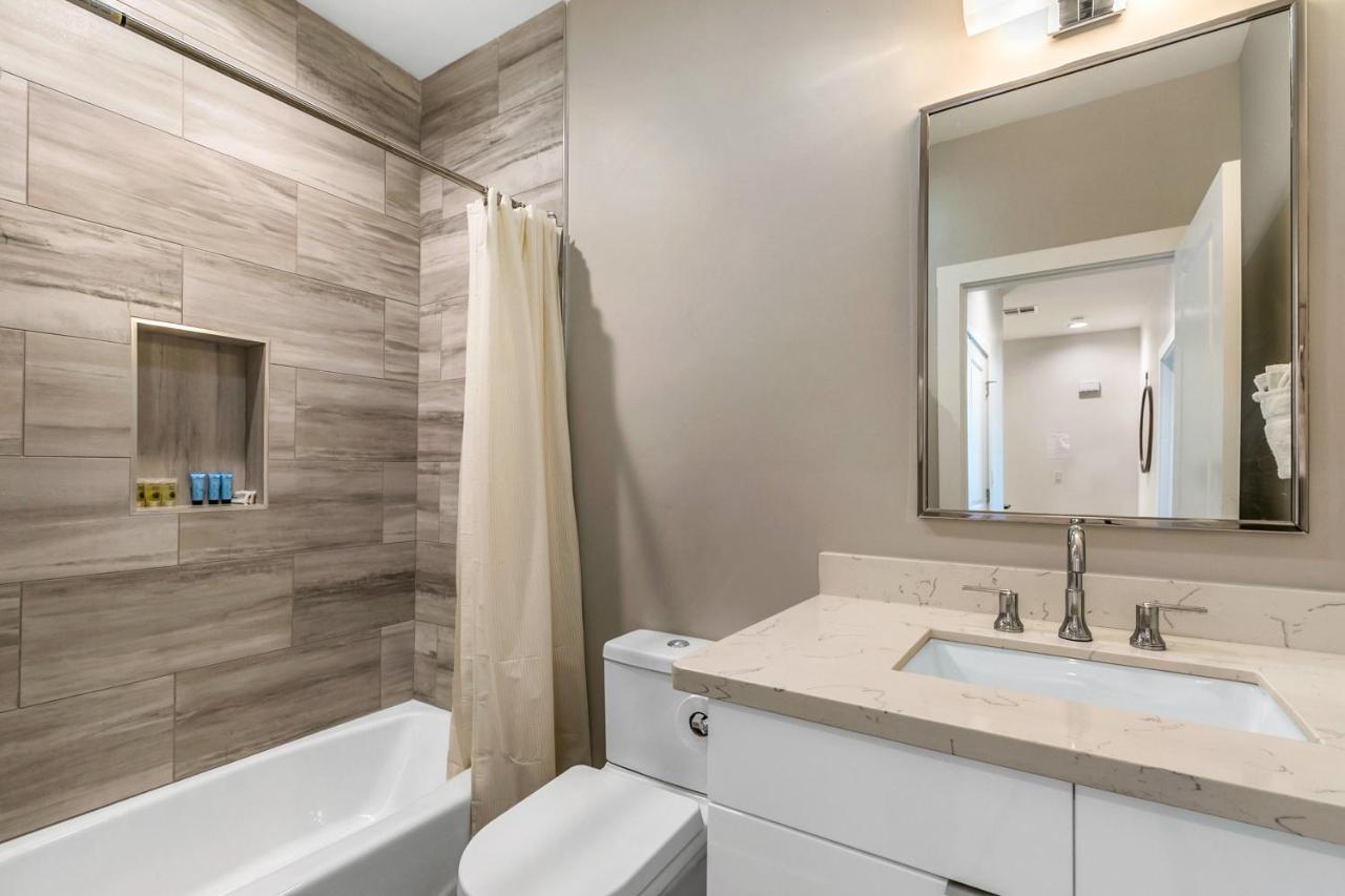 Beautiful Townhouse In A Gated Community *